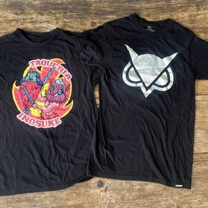 2 graphic tees size small